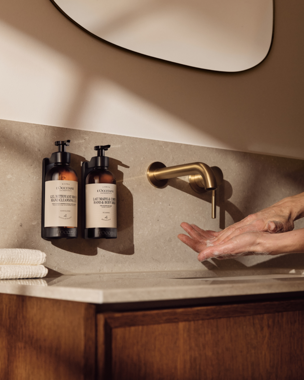 Aromachology New Revitalizing Hand Cleansing Gel